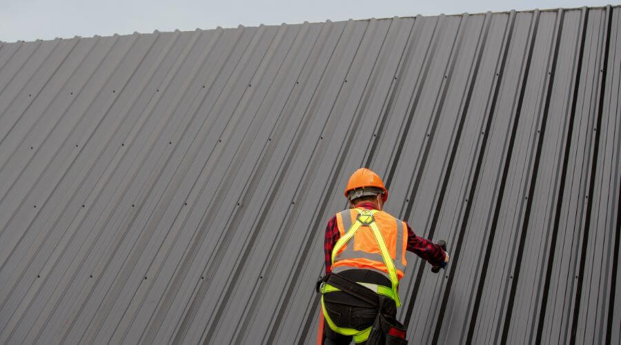 Professional gutter cleaning in Poughkeepsie, AR